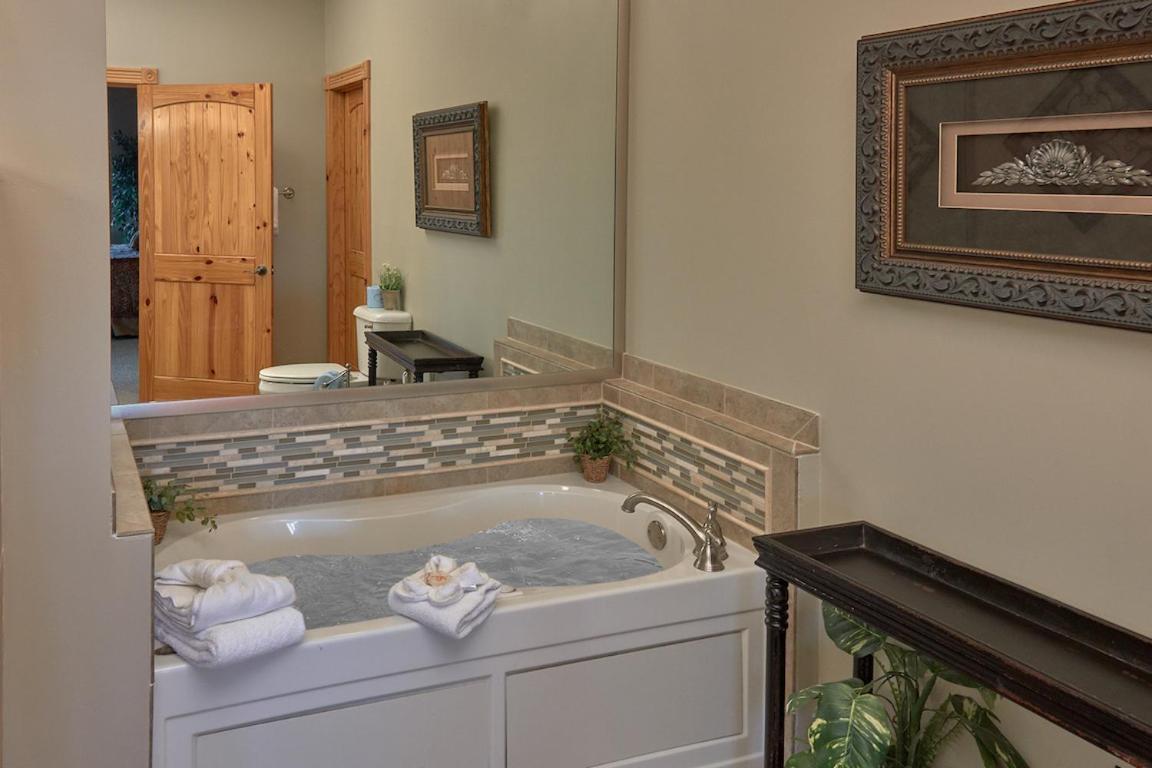Journey'S End, 5 Bedrooms, Sleeps 12, Private Outdoor Pool, Theater, Sauna Сивиървил Екстериор снимка