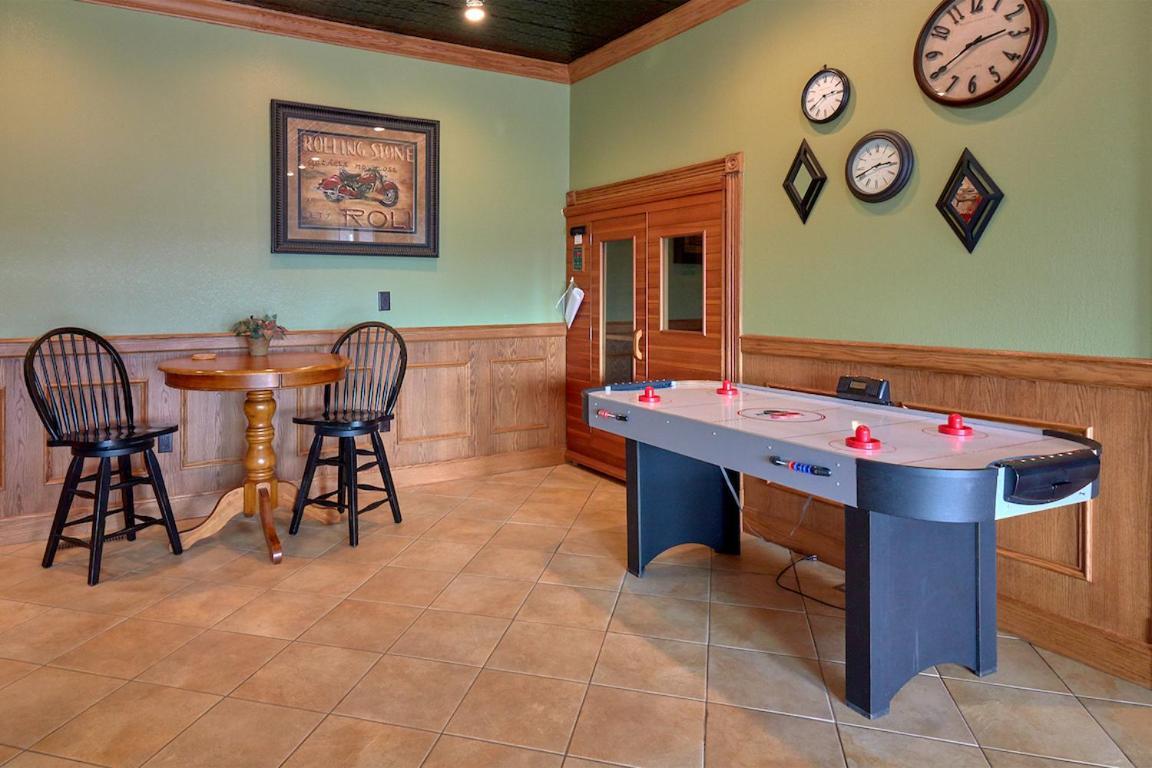 Journey'S End, 5 Bedrooms, Sleeps 12, Private Outdoor Pool, Theater, Sauna Сивиървил Екстериор снимка